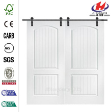 72 in. X 80 in. Santa Fé Smooth Composite dupla porta de celeiro com porta deslizante Hardware Kit